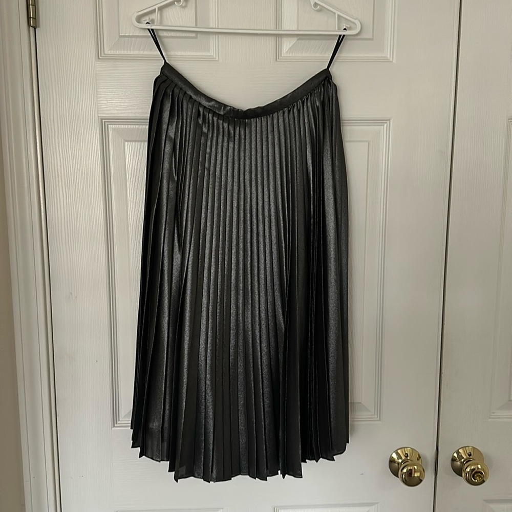 TED BAKER London Charcoal Shimmering Silver Metallic Pleated SKIRT Size 2 US 6 🩶